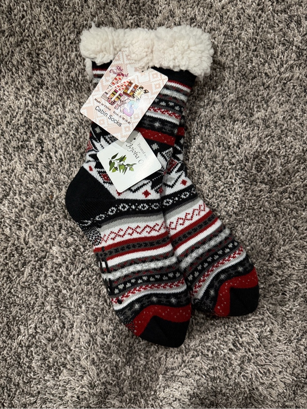 Cozy Cabin Sherpa-Lined Men's Socks - Red, Black & White muk luks 6-8
